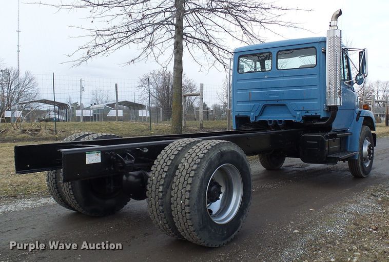 image for item DD1795 2003 Freightliner FL70 truck cab and chassis