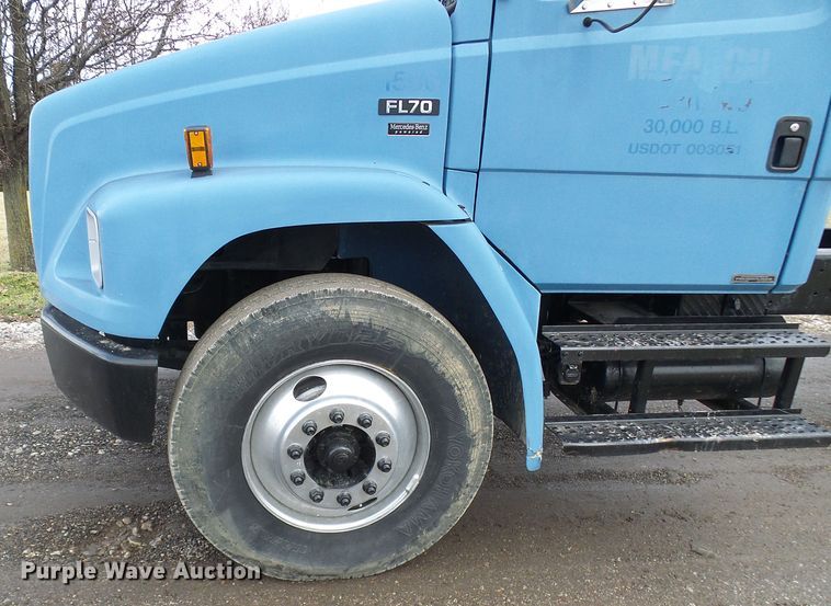 image for item DD1795 2003 Freightliner FL70 truck cab and chassis