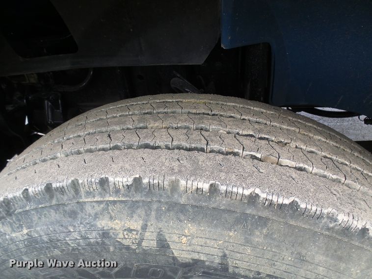 image for item DD1795 2003 Freightliner FL70 truck cab and chassis