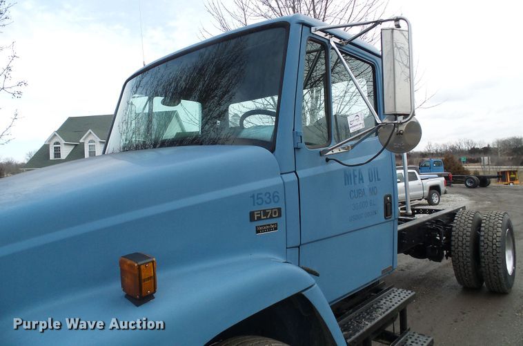 image for item DD1795 2003 Freightliner FL70 truck cab and chassis