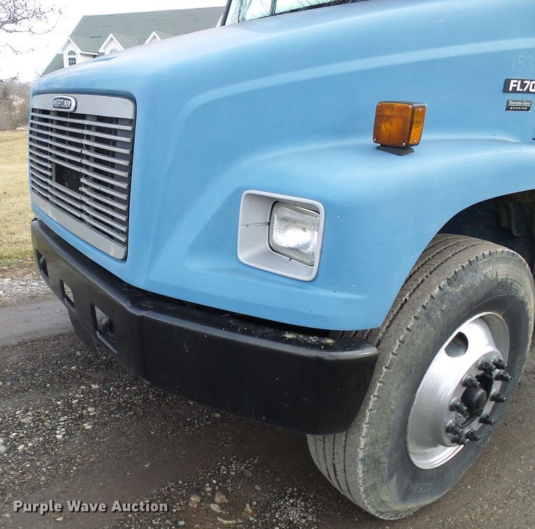 image for item DD1795 2003 Freightliner FL70 truck cab and chassis