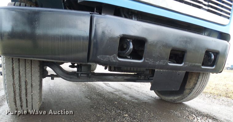 image for item DD1795 2003 Freightliner FL70 truck cab and chassis