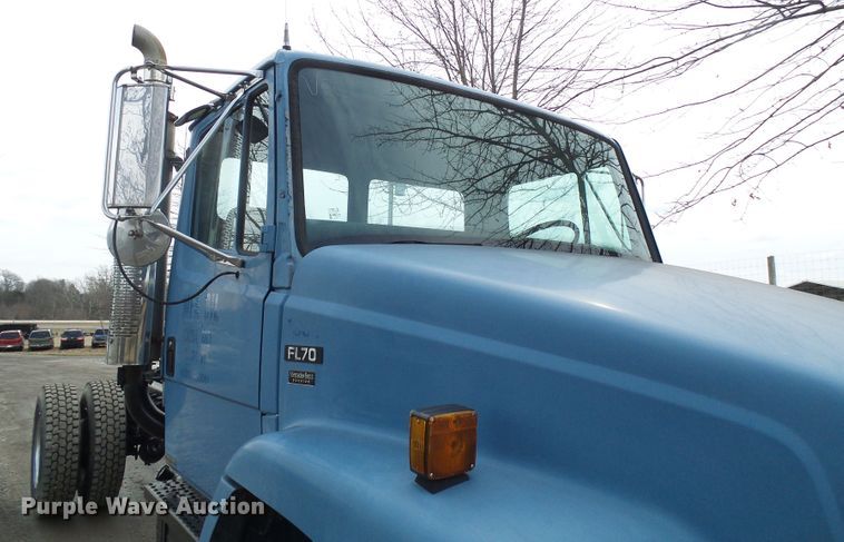 image for item DD1795 2003 Freightliner FL70 truck cab and chassis