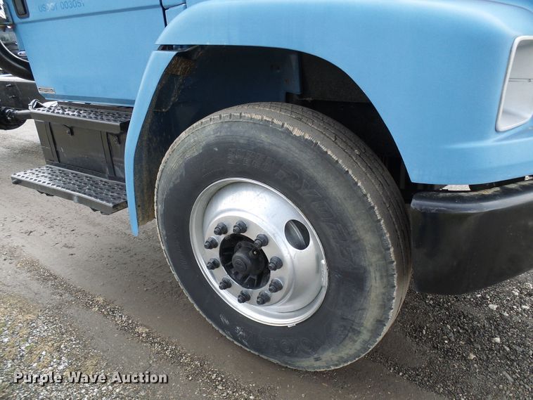 image for item DD1795 2003 Freightliner FL70 truck cab and chassis