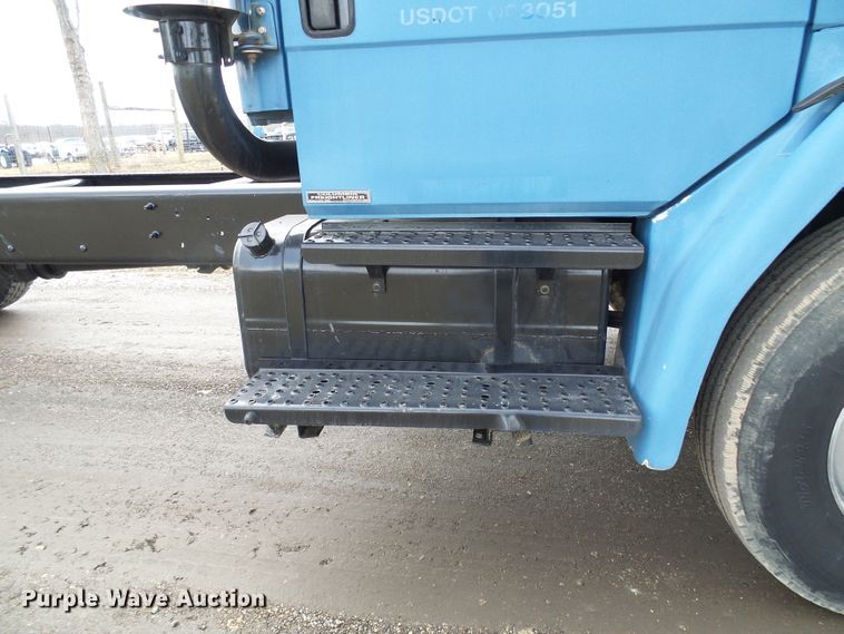 image for item DD1795 2003 Freightliner FL70 truck cab and chassis