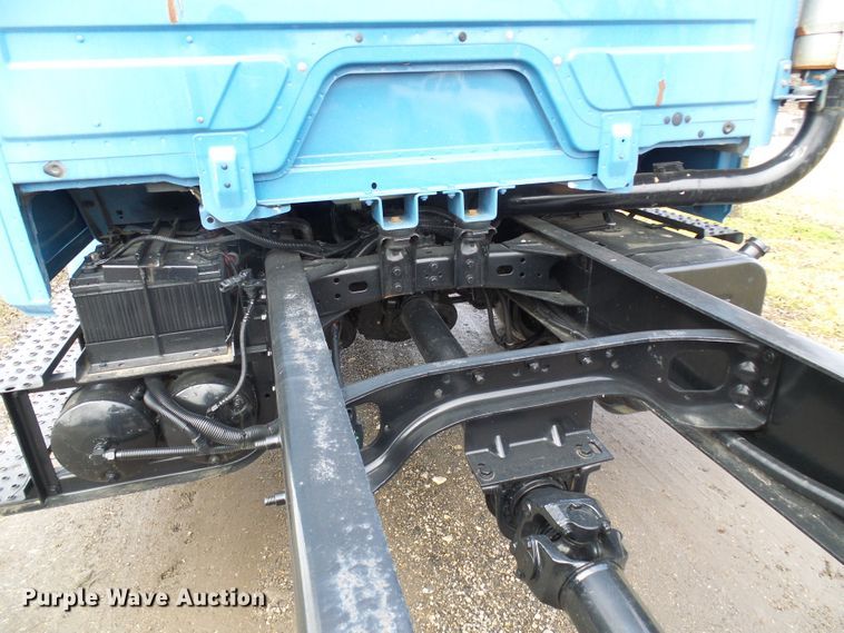 image for item DD1795 2003 Freightliner FL70 truck cab and chassis