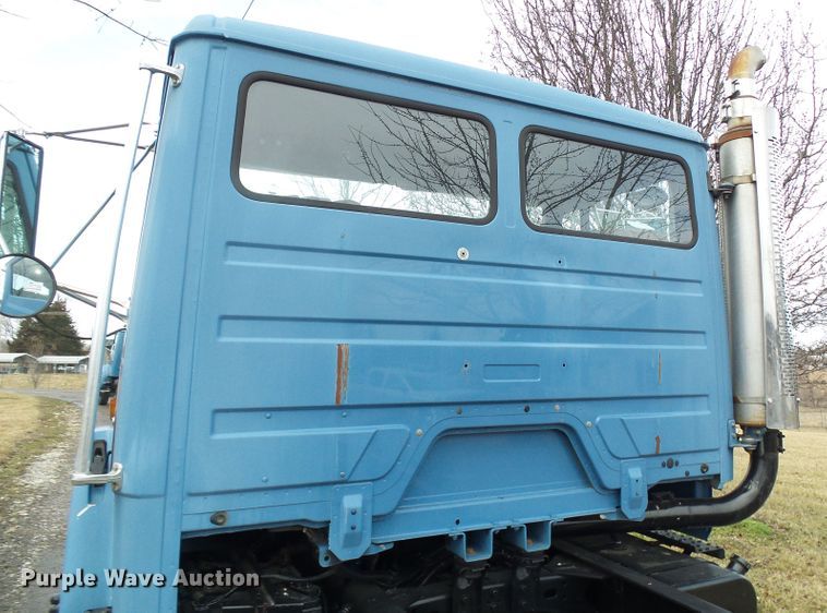 image for item DD1795 2003 Freightliner FL70 truck cab and chassis