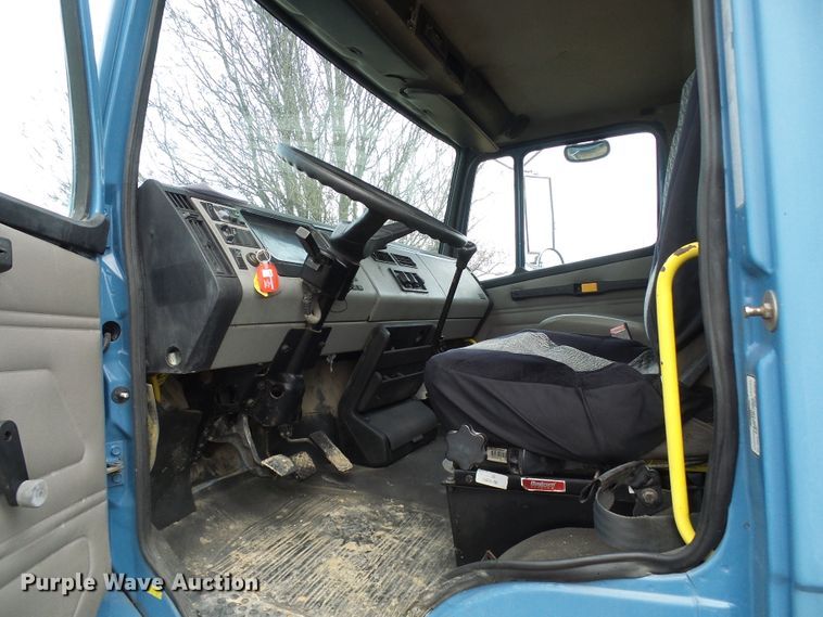 image for item DD1795 2003 Freightliner FL70 truck cab and chassis