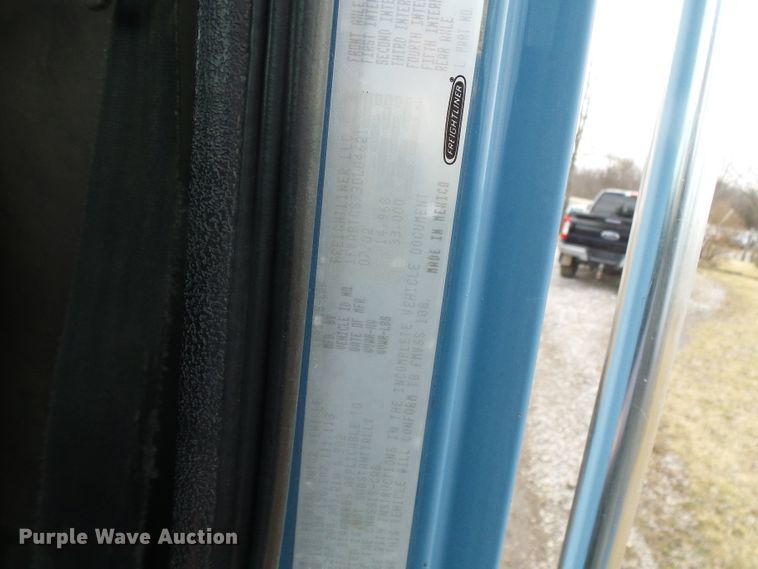 image for item DD1795 2003 Freightliner FL70 truck cab and chassis