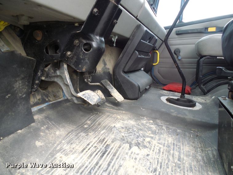 image for item DD1795 2003 Freightliner FL70 truck cab and chassis