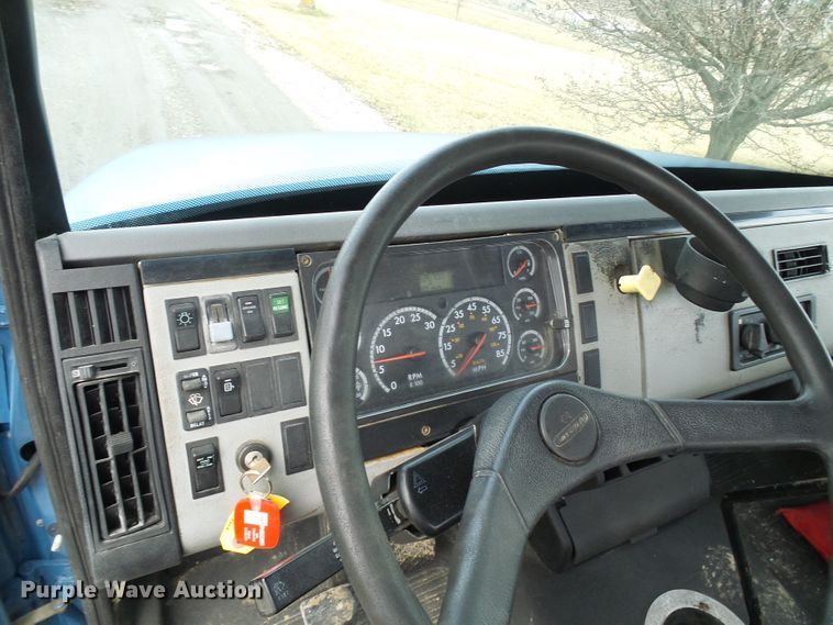 image for item DD1795 2003 Freightliner FL70 truck cab and chassis