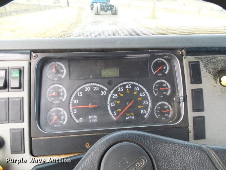 image for item DD1795 2003 Freightliner FL70 truck cab and chassis