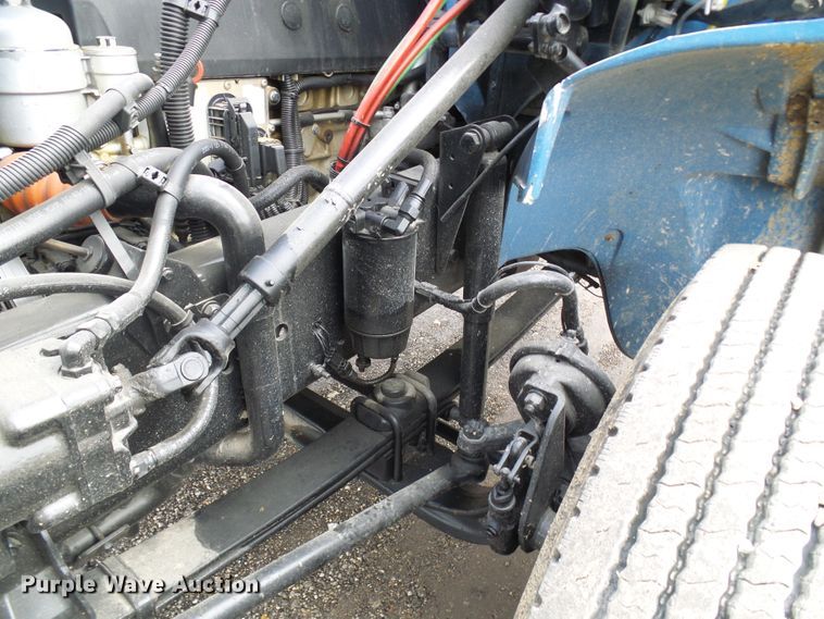 image for item DD1795 2003 Freightliner FL70 truck cab and chassis