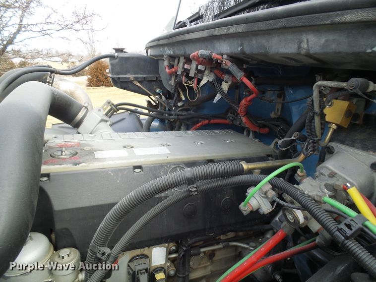 image for item DD1795 2003 Freightliner FL70 truck cab and chassis