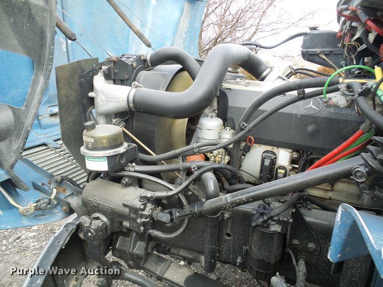 image for item DD1795 2003 Freightliner FL70 truck cab and chassis