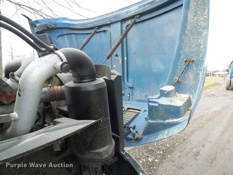 image for item DD1795 2003 Freightliner FL70 truck cab and chassis