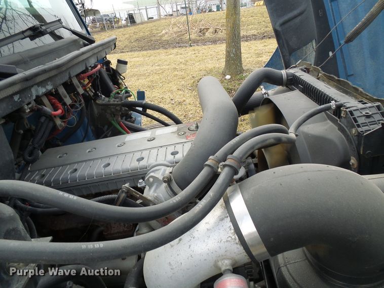 image for item DD1795 2003 Freightliner FL70 truck cab and chassis