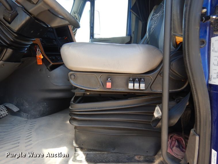 image for item DD3036 2011 International ProStar Eagle semi truck