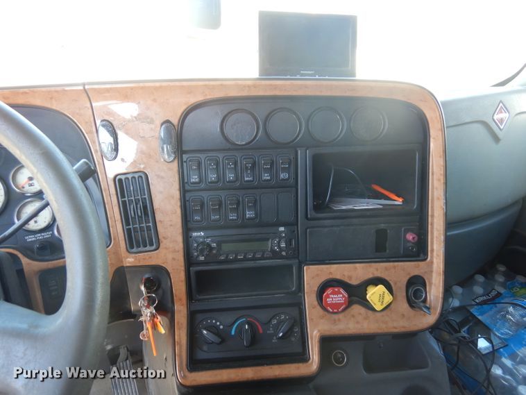 image for item DD3036 2011 International ProStar Eagle semi truck