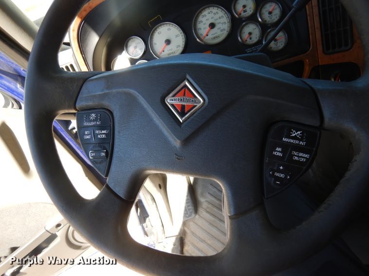 image for item DD3036 2011 International ProStar Eagle semi truck