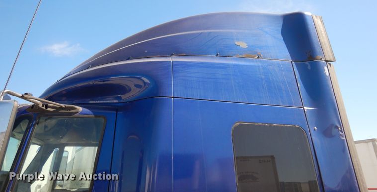 image for item DD3036 2011 International ProStar Eagle semi truck