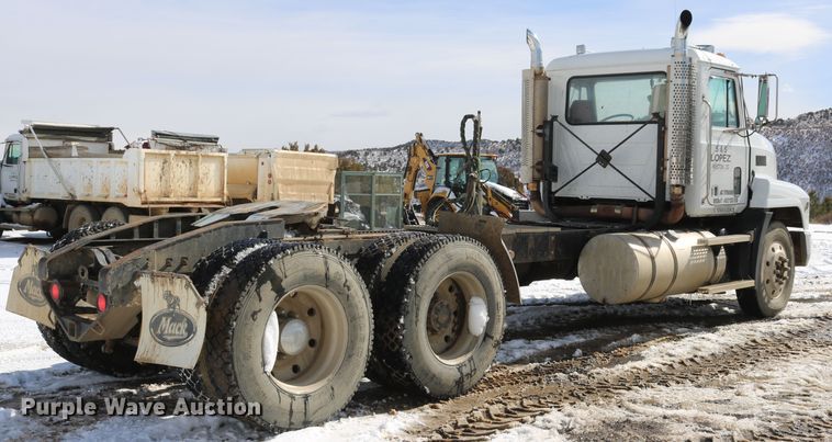 image for item DD6084 1992 Mack CH613 semi truck