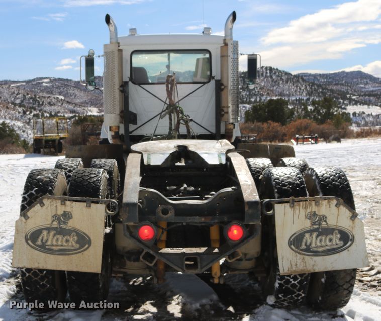 image for item DD6084 1992 Mack CH613 semi truck
