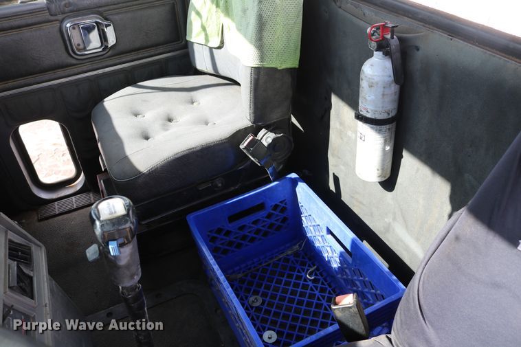 image for item DD6084 1992 Mack CH613 semi truck