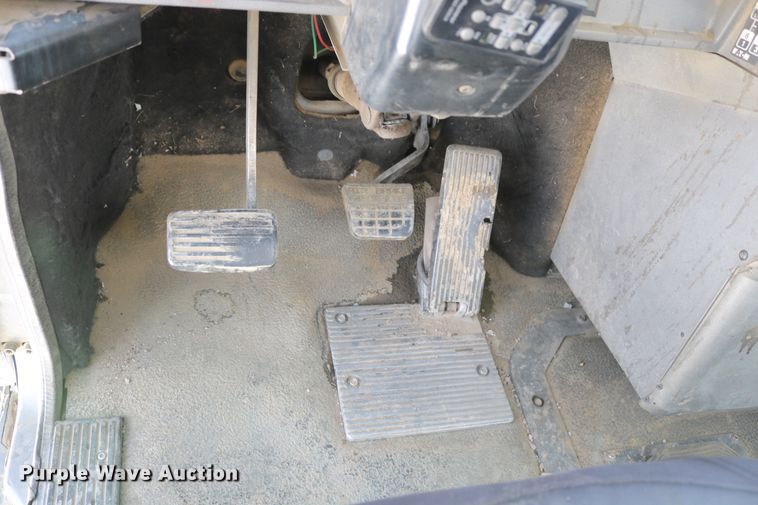 image for item DD6084 1992 Mack CH613 semi truck