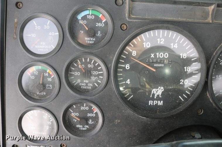 image for item DD6084 1992 Mack CH613 semi truck