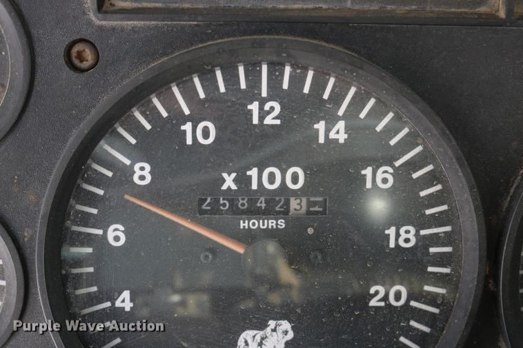 image for item DD6084 1992 Mack CH613 semi truck