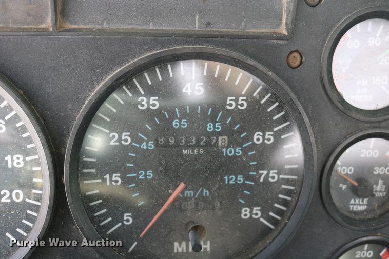 image for item DD6084 1992 Mack CH613 semi truck