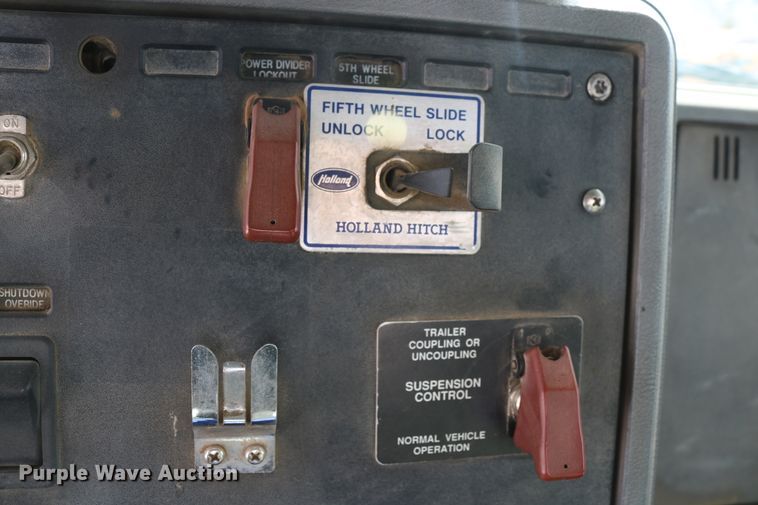 image for item DD6084 1992 Mack CH613 semi truck