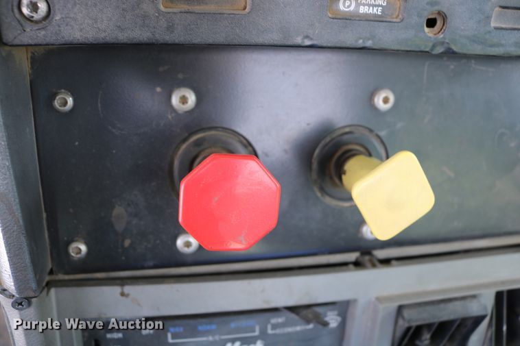 image for item DD6084 1992 Mack CH613 semi truck