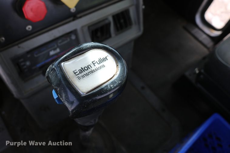 image for item DD6084 1992 Mack CH613 semi truck