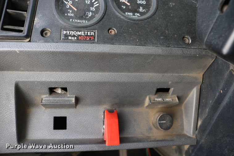 image for item DD6084 1992 Mack CH613 semi truck