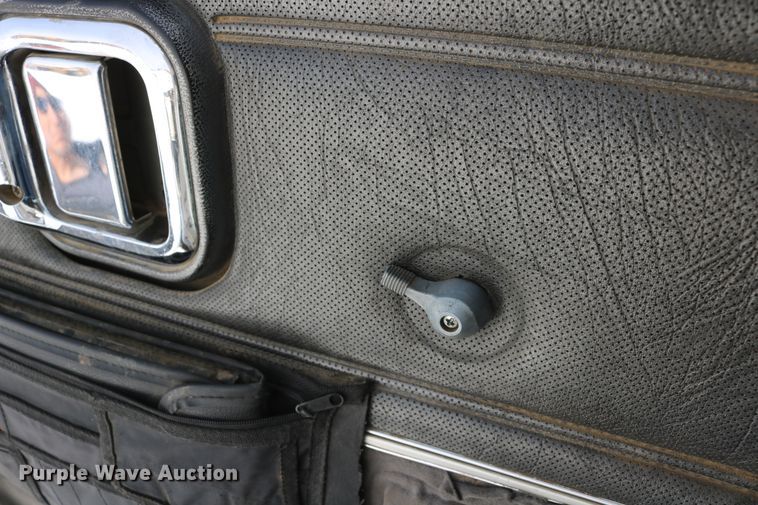 image for item DD6084 1992 Mack CH613 semi truck