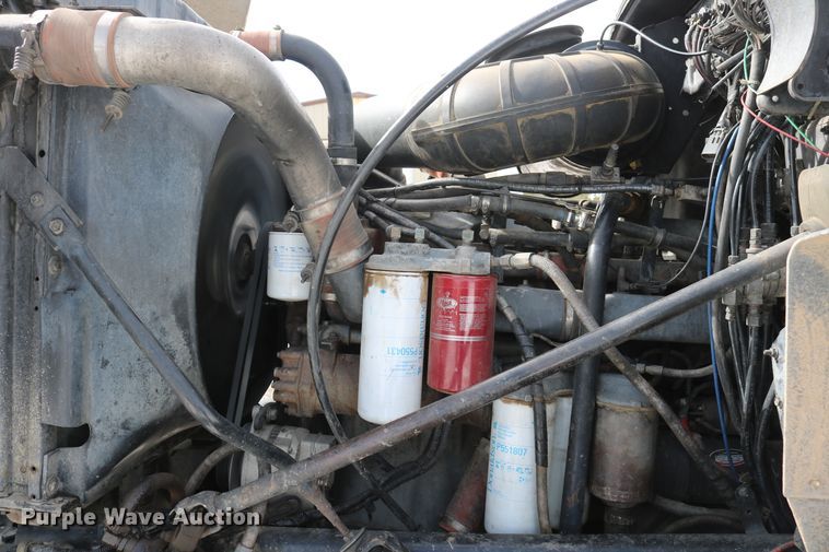 image for item DD6084 1992 Mack CH613 semi truck