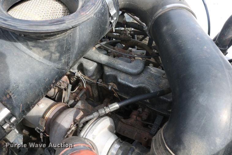 image for item DD6084 1992 Mack CH613 semi truck