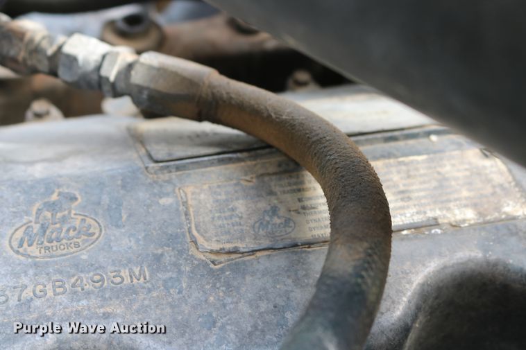 image for item DD6084 1992 Mack CH613 semi truck