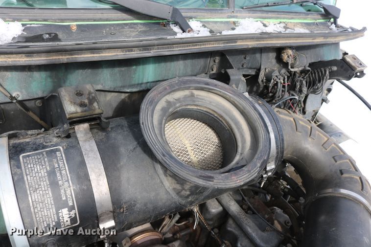 image for item DD6084 1992 Mack CH613 semi truck