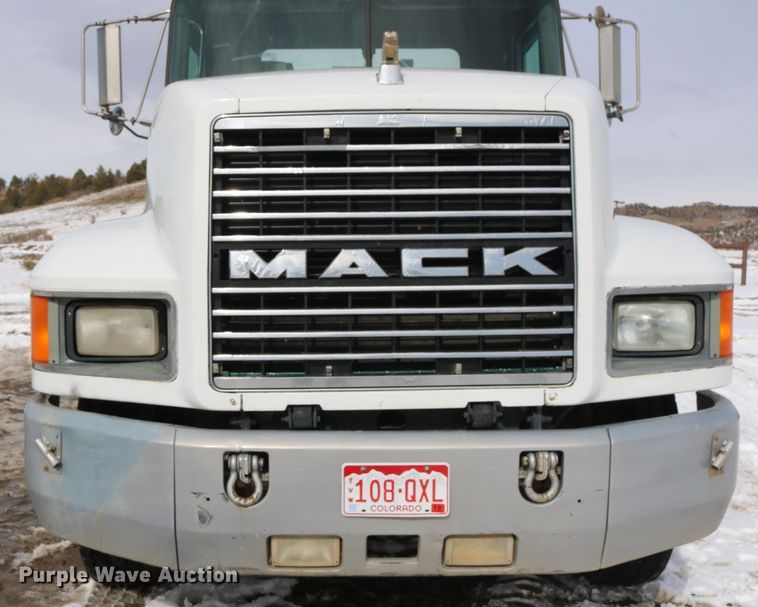 image for item DD6084 1992 Mack CH613 semi truck