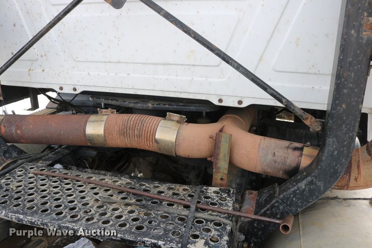 image for item DD6084 1992 Mack CH613 semi truck