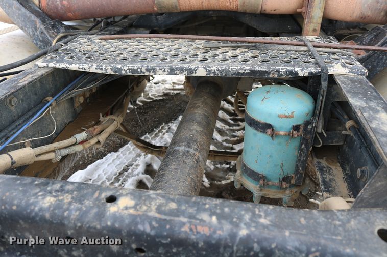 image for item DD6084 1992 Mack CH613 semi truck