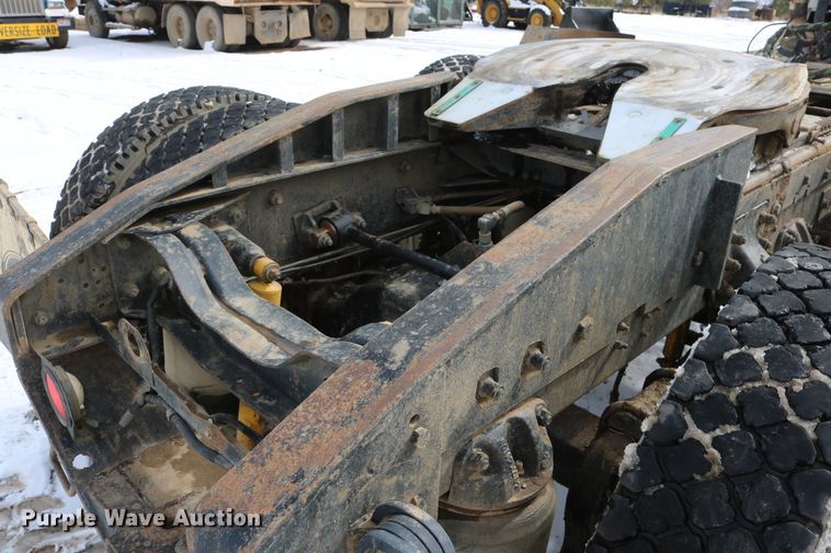 image for item DD6084 1992 Mack CH613 semi truck