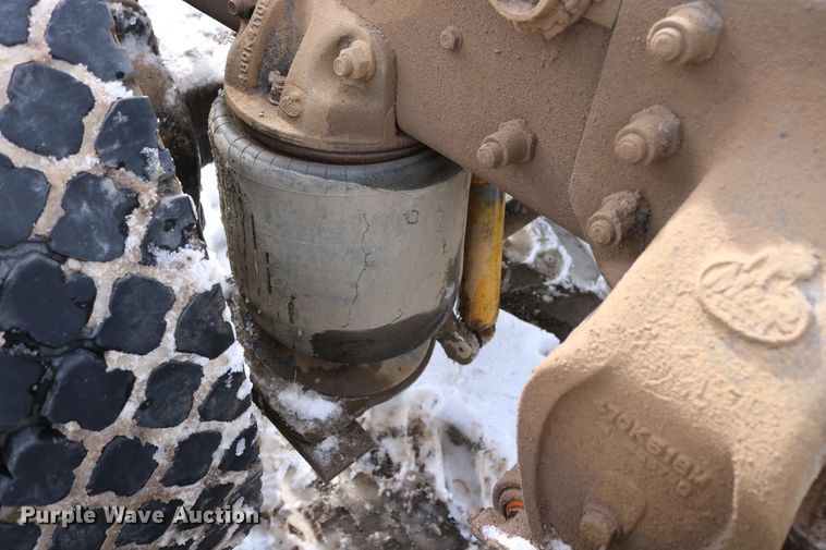 image for item DD6084 1992 Mack CH613 semi truck