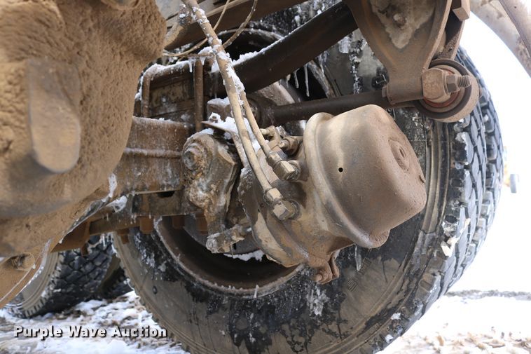 image for item DD6084 1992 Mack CH613 semi truck