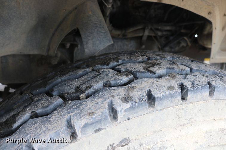 image for item DD6084 1992 Mack CH613 semi truck