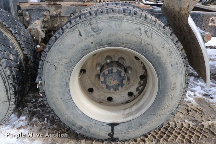 image for item DD6084 1992 Mack CH613 semi truck