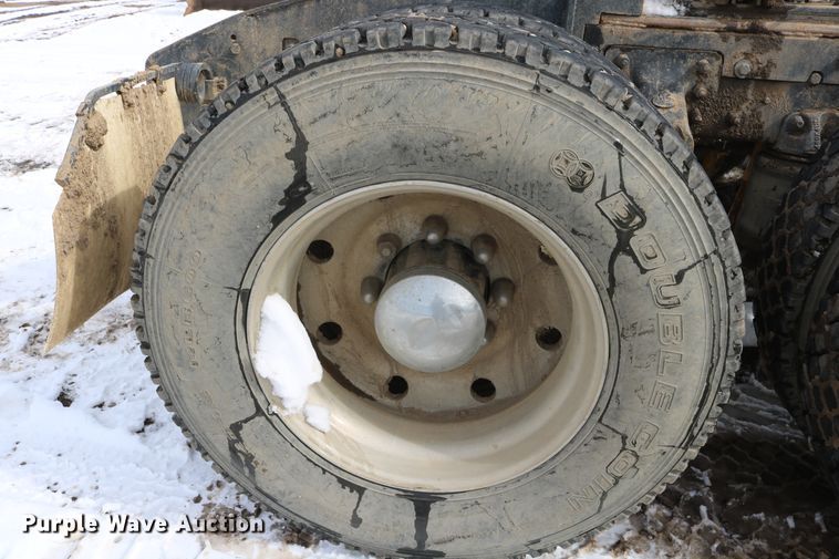 image for item DD6084 1992 Mack CH613 semi truck